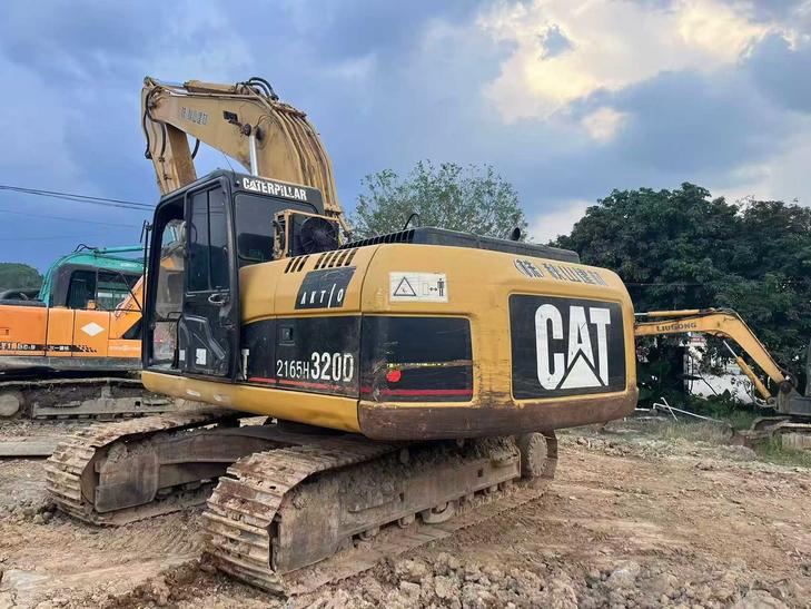 Buy Caterpillar 320D Used Excavator / 1
