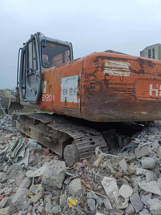 Buy Hitachi EX200-5 Used Excavator / 1