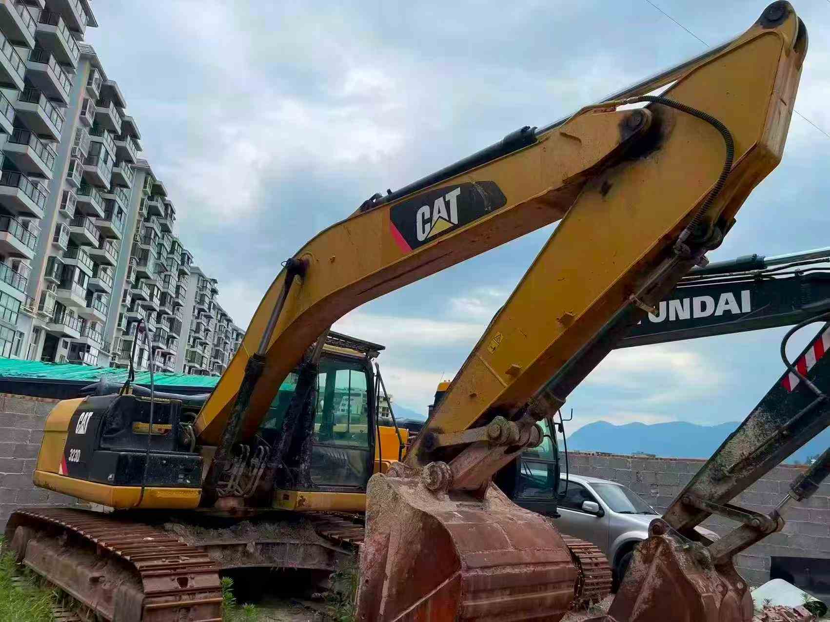 Buy Caterpillar 323 Used Excavator / 2