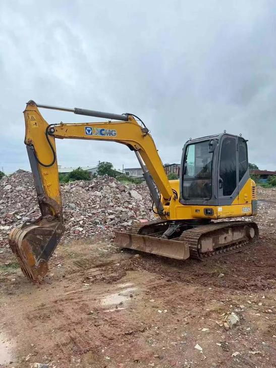 Buy XCMG XE65D Used Excavator / 1
