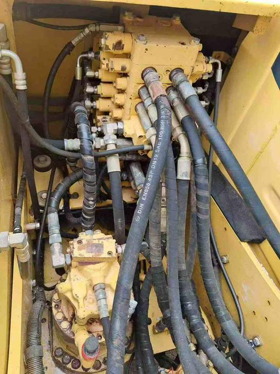 Buy Komatsu PC130-8 Used Excavator / 1