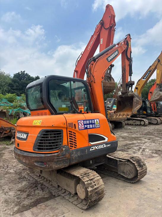 Buy Doosan DH60 Used Excavator / 1