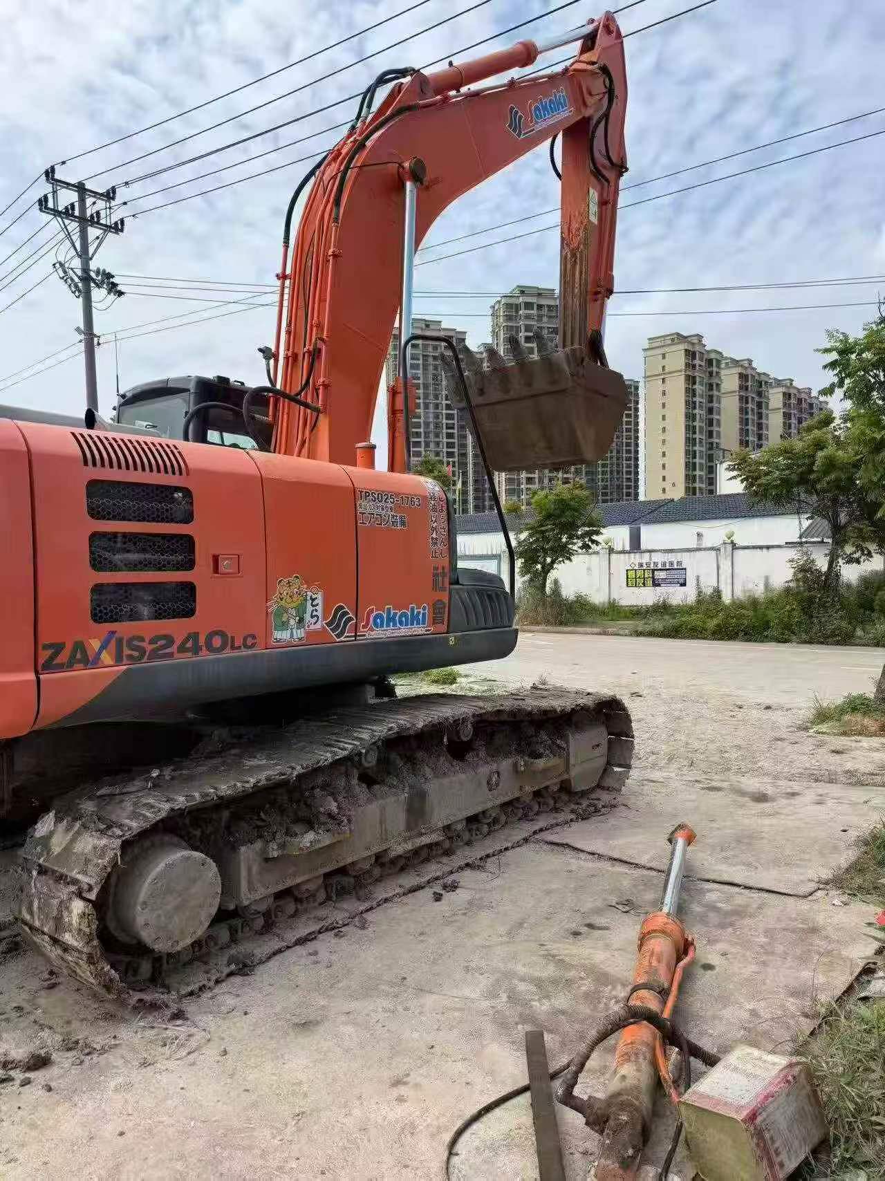 Buy Hitachi ZX240LC Used Excavator / 4