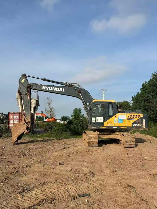Buy Hyundai R215VS Used Excavator / 1