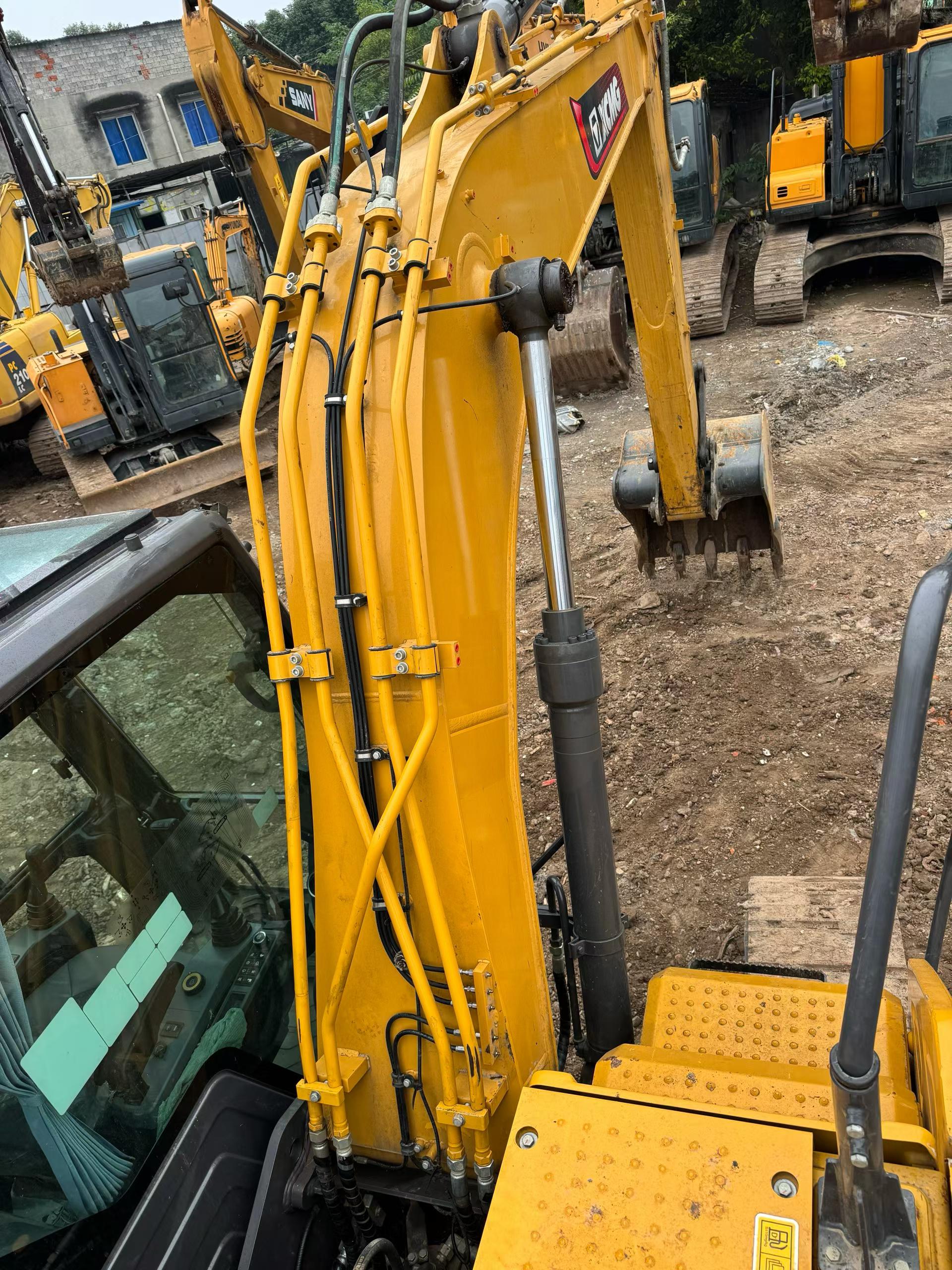 Buy XCMG XE135B Used Excavator / 4