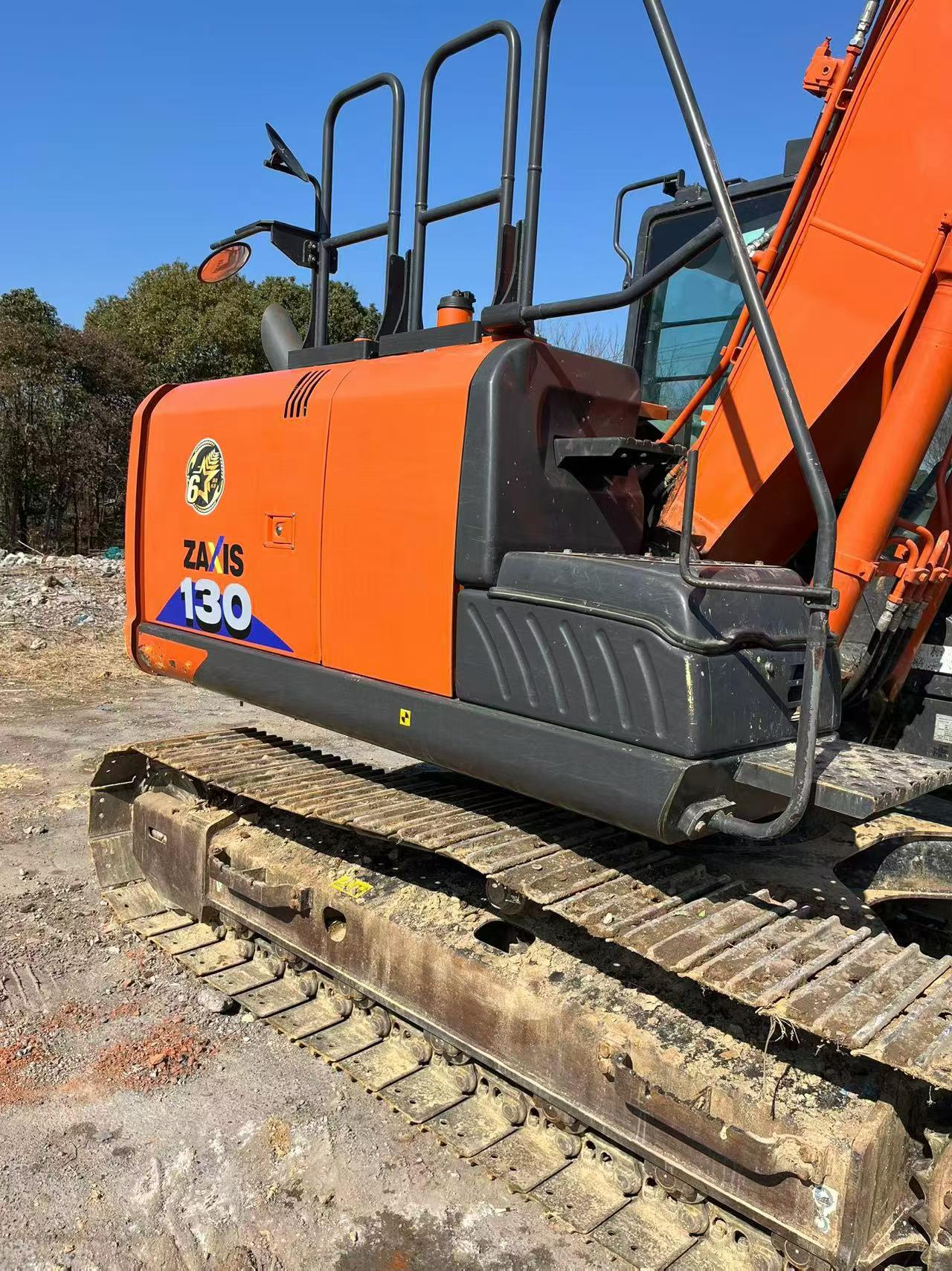 Buy Hitachi EX130H-5 Used Excavator / 4