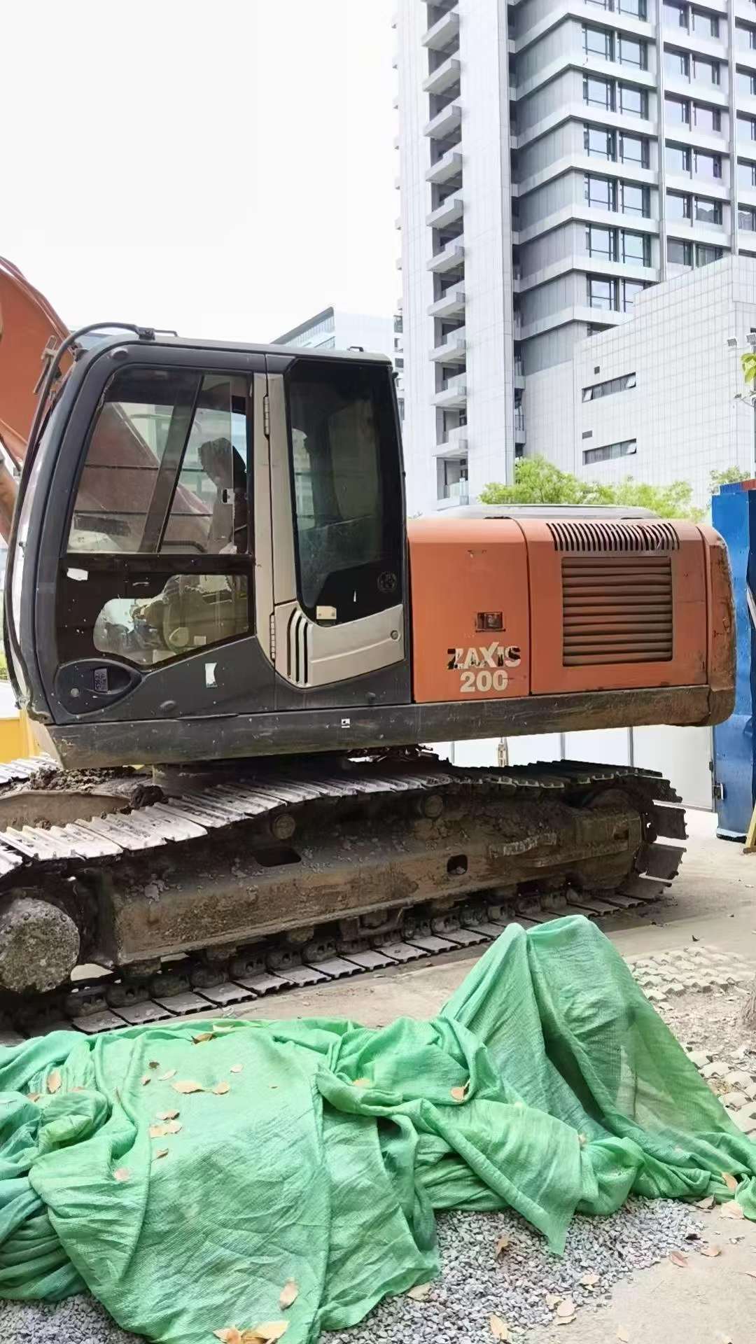 Buy Hitachi EX200-3 Used Excavator / 2