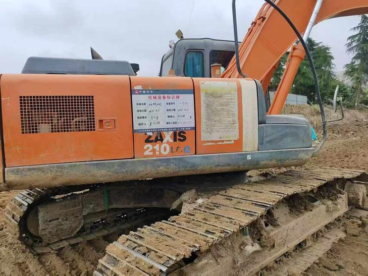 Buy Hitachi ZX210LC-3 Used Excavator / 1