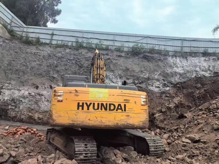 Buy Hyundai R225-7 Used Excavator / 1