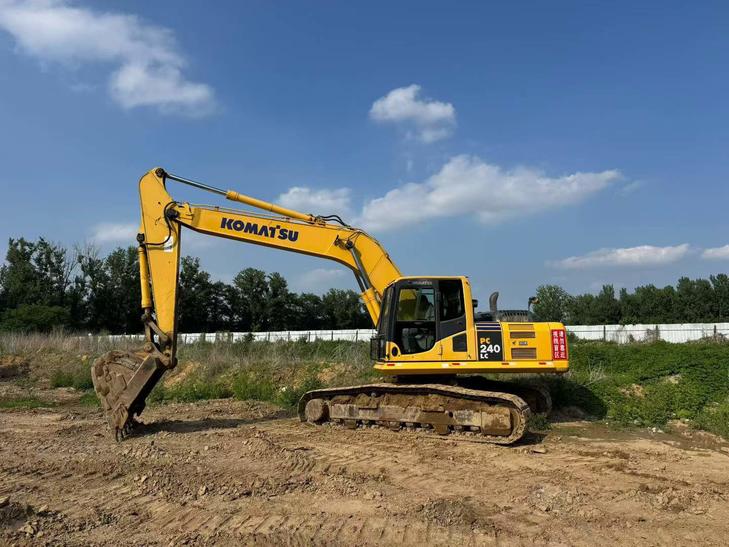 Buy Komatsu PC240-6 Used Excavator / 1