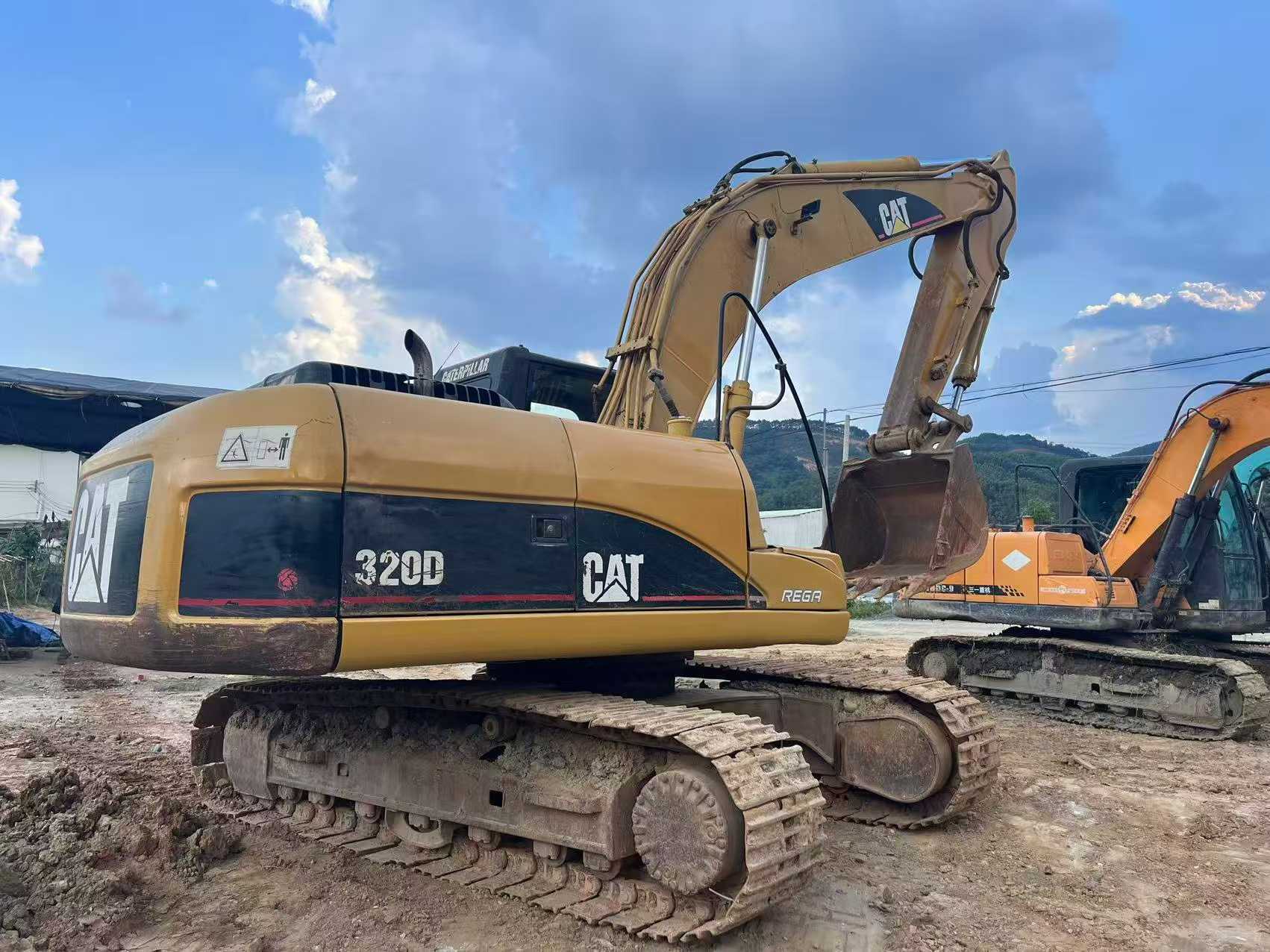 Buy Caterpillar 320D Used Excavator / 2 Buy Caterpillar 320D Used Excavator / 2