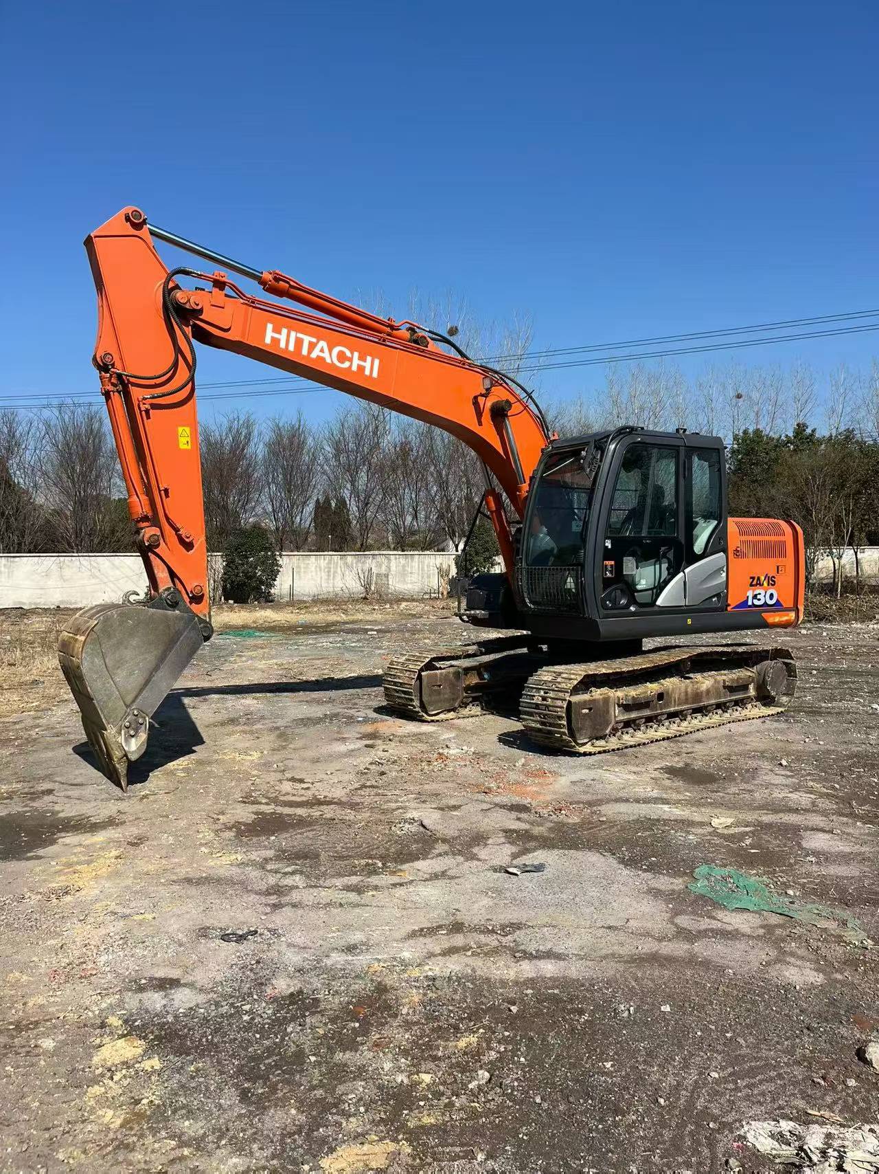 Buy Hitachi EX130H-5 Used Excavator / 2
