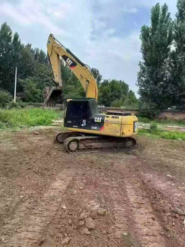 Buy Caterpillar 323D2L Used Excavator / 3