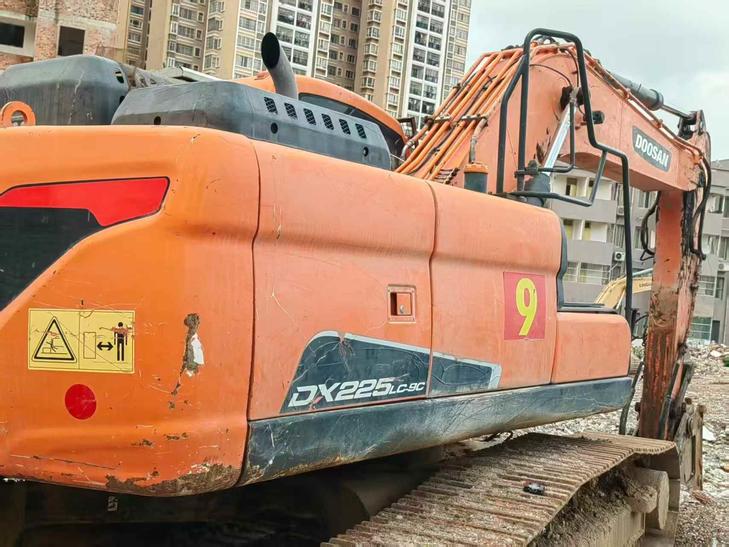 Buy Doosan DH220 Used Excavator / 1