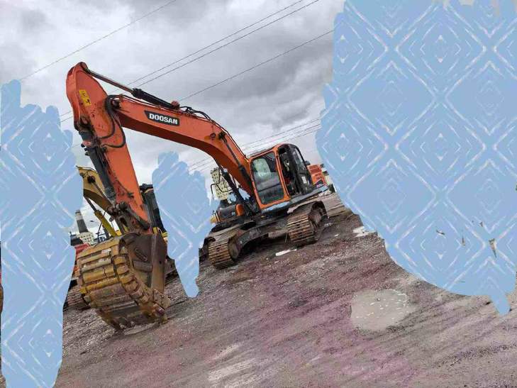 Buy Doosan DX230-9CN Used Excavator / 1