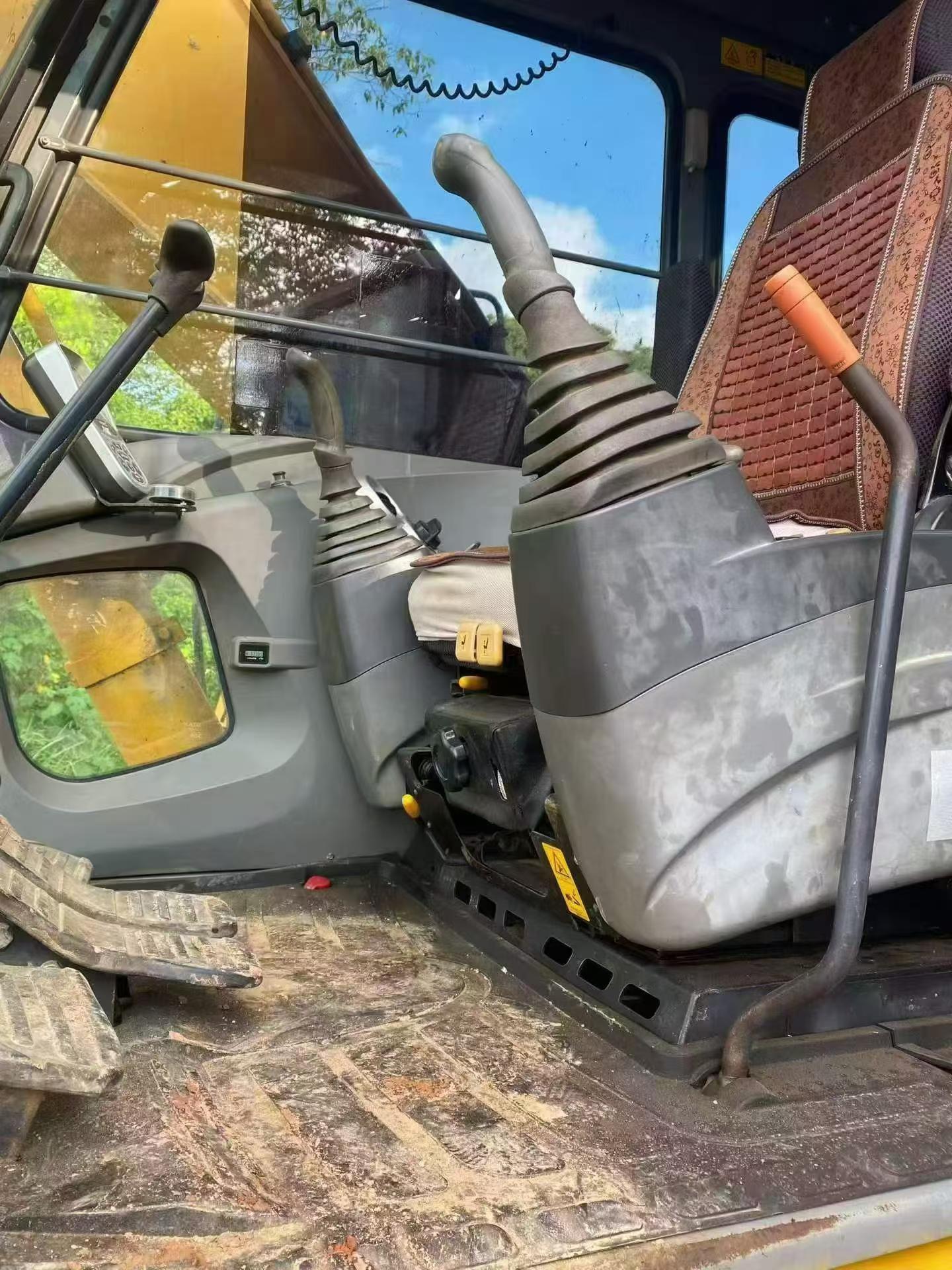 Buy Kato HD820V Used Excavator / 5
