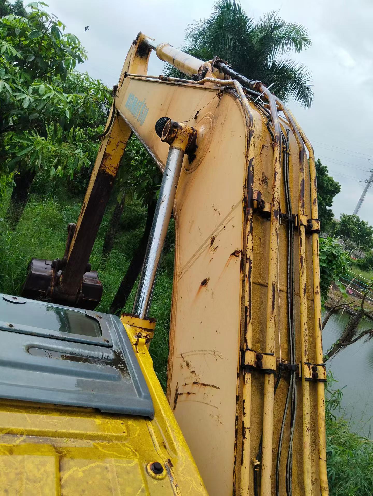 Buy Komatsu PC220-7 Used Excavator / 3