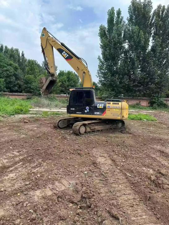 Buy Caterpillar 323D2L Used Excavator / 1