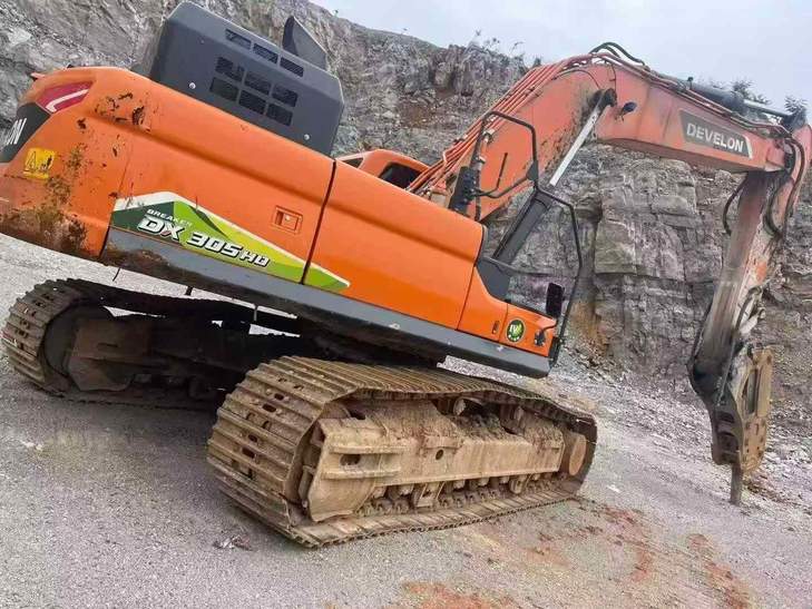 Buy Doosan DL305 Used Excavator / 1