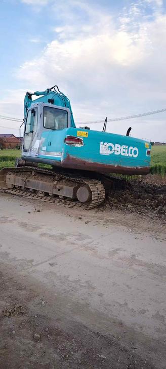 Buy Kobelco SK200-6 Used Excavator / 1