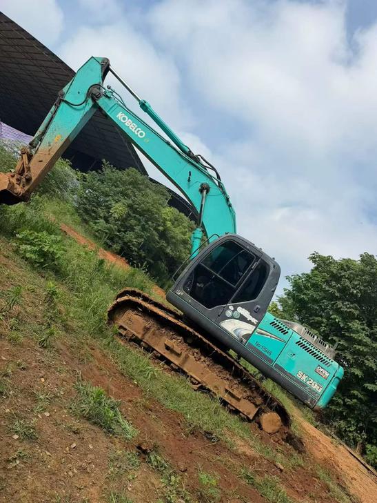Buy Kobelco SK200 Used Excavator / 1
