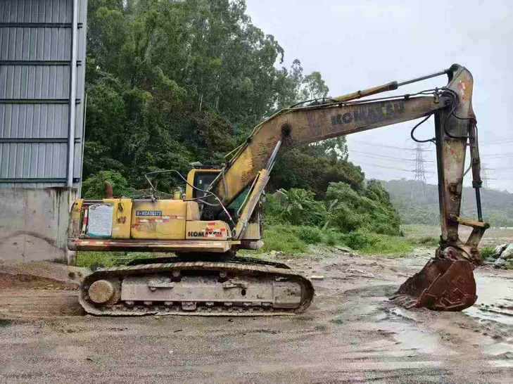 Buy Komatsu PC210-8 Used Excavator / 1