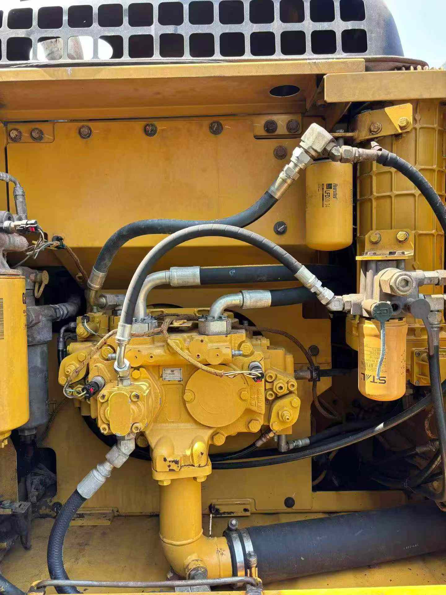 Buy Caterpillar 323 Used Excavator / 6