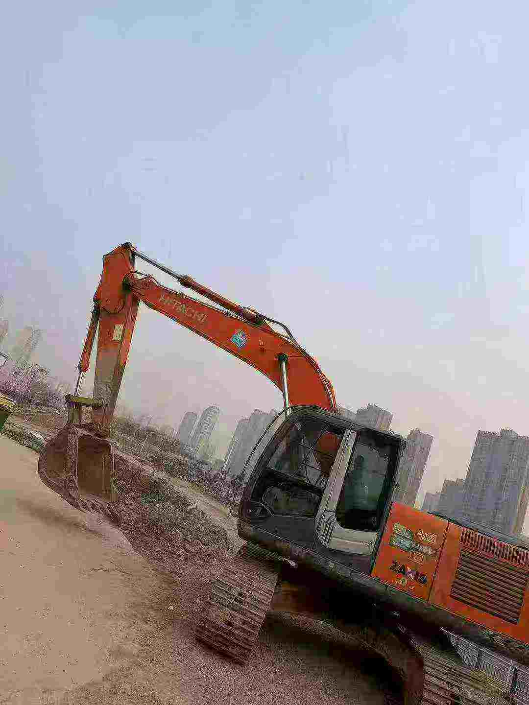 Buy Hitachi EX200-3 Used Excavator / 6