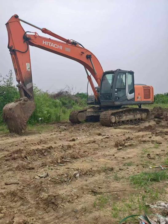 Buy Hitachi EX200-3 Used Excavator / 1