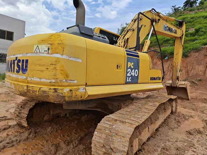 Buy Komatsu PC240-6 Used Excavator / 1