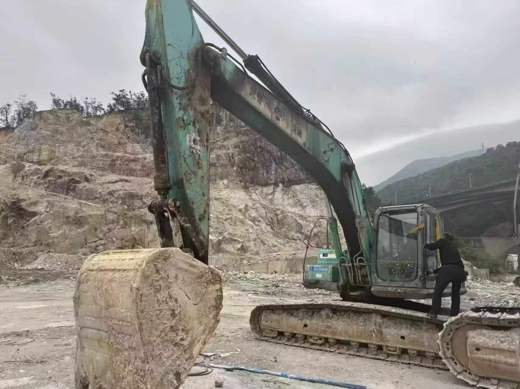 Buy Kobelco SK260 Used Excavator / 7