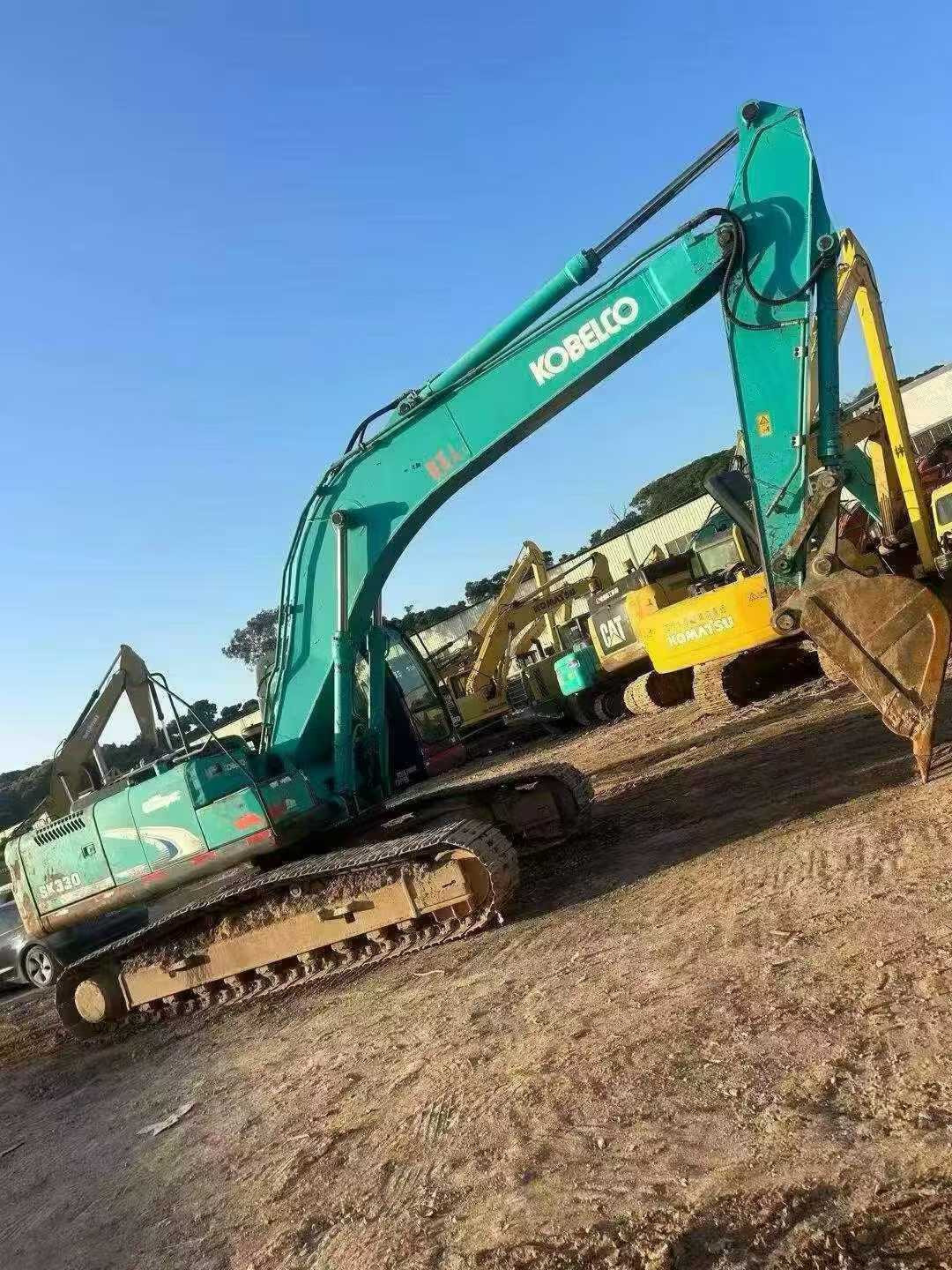 Buy Kobelco SK260 Used Excavator / 4