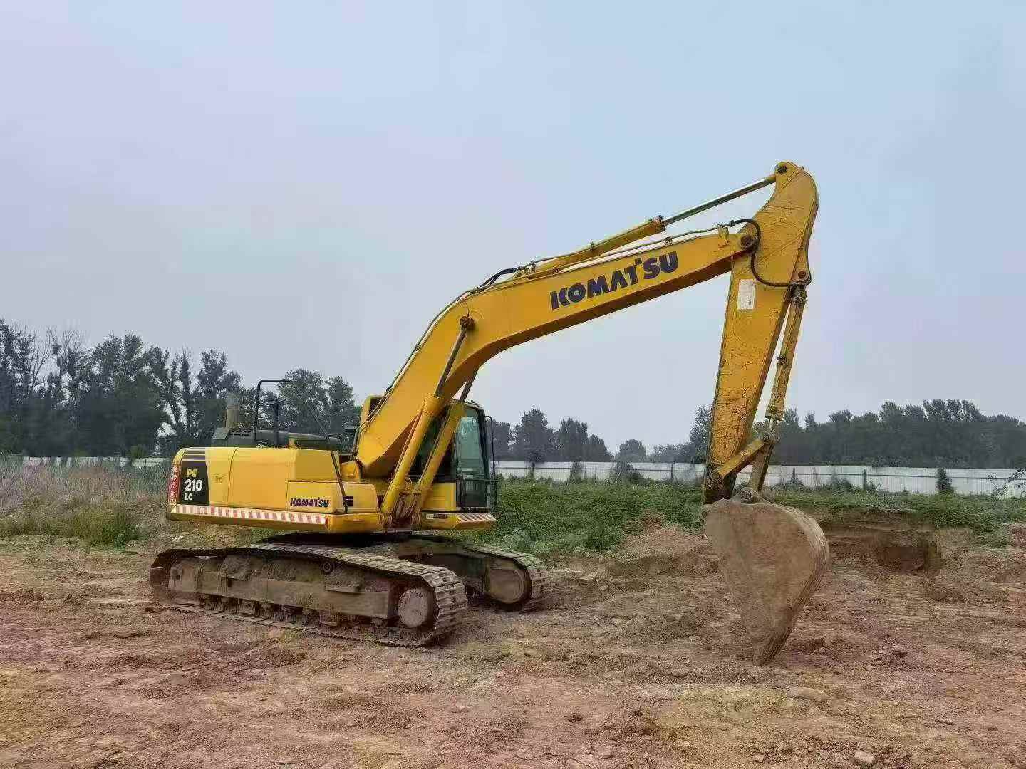 Buy Komatsu PC210 Used Excavator / 2 Buy Komatsu PC210 Used Excavator / 2