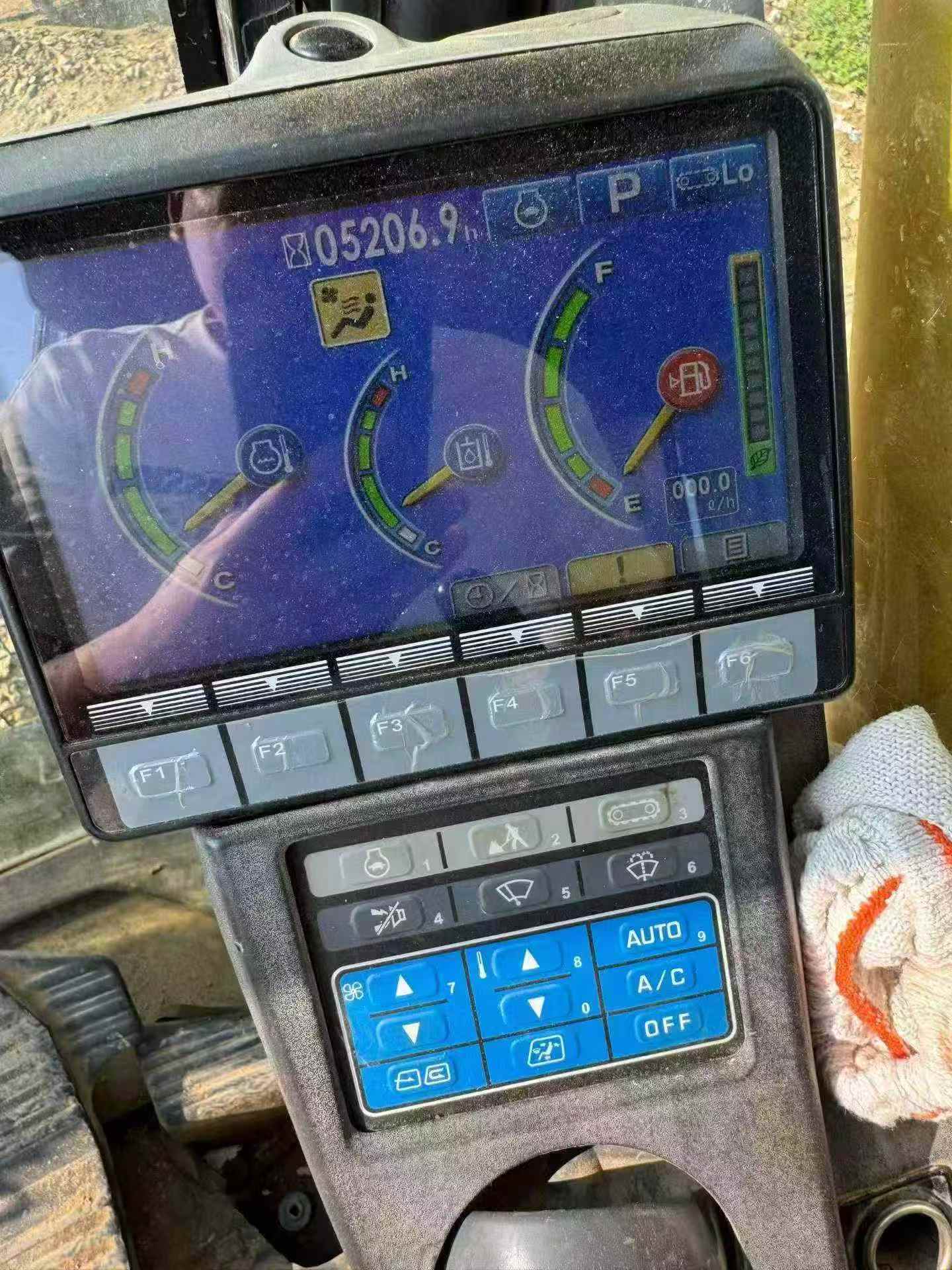 Buy Komatsu PC240-6 Used Excavator / 8