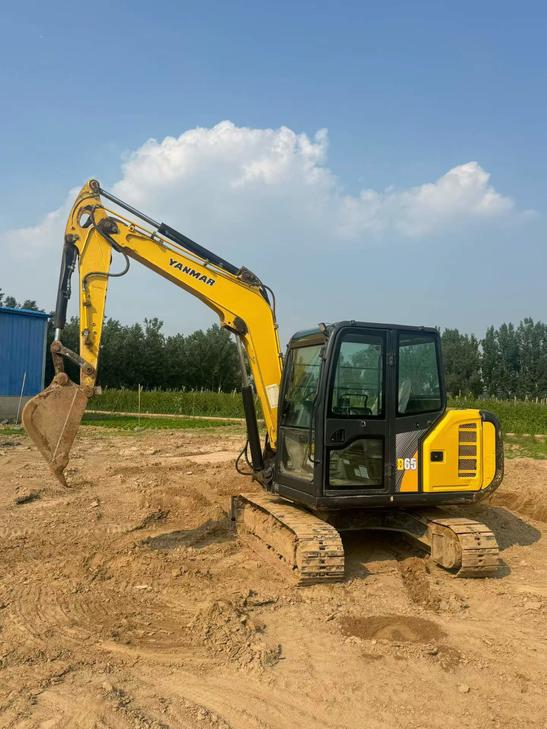 Buy Yanmar B65 Used Excavator / 1