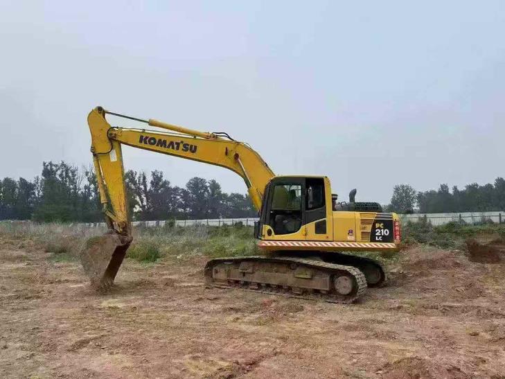 Buy Komatsu PC210 Used Excavator / 1