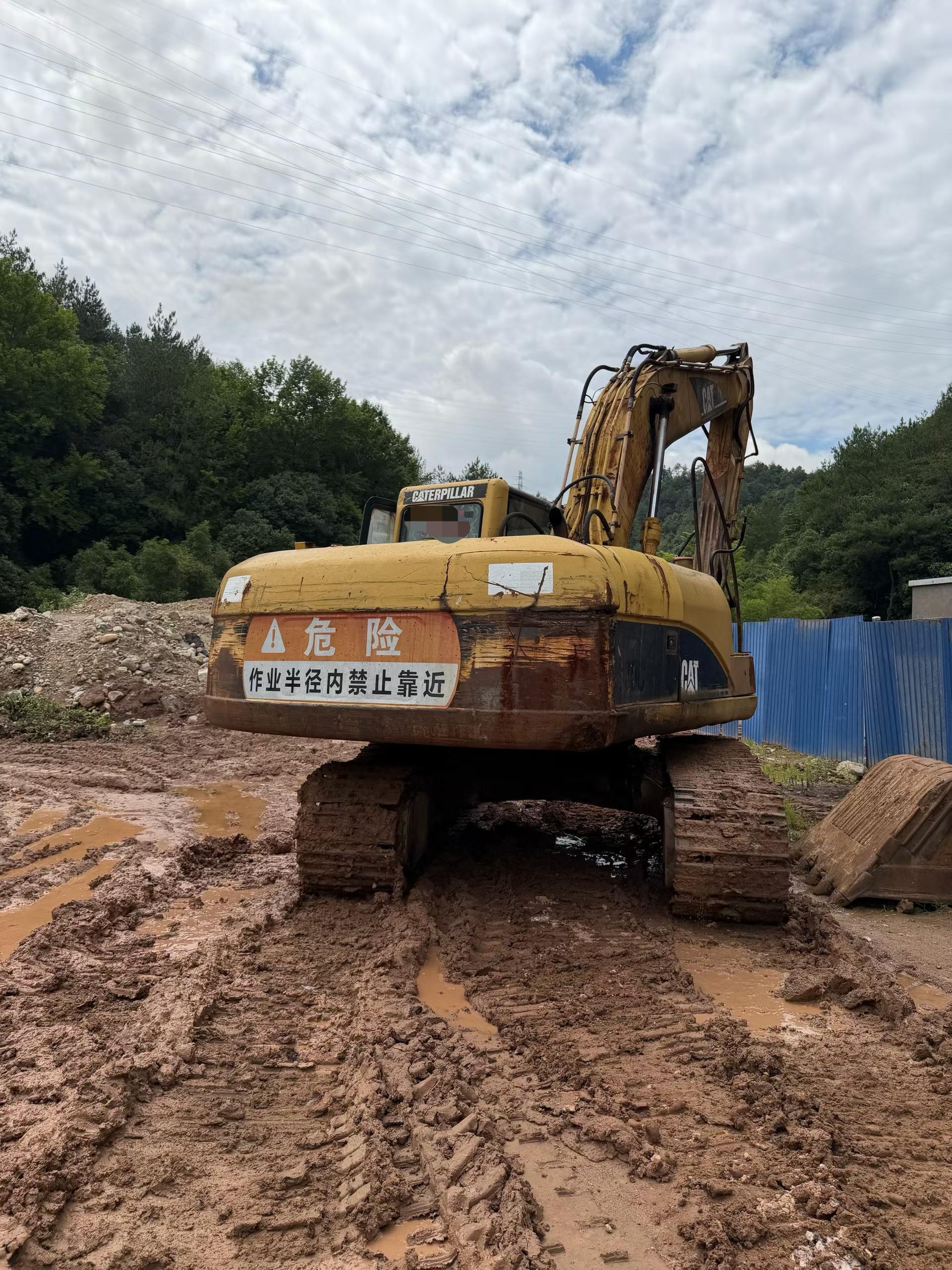 Buy Caterpillar 320C Used Excavator / 2