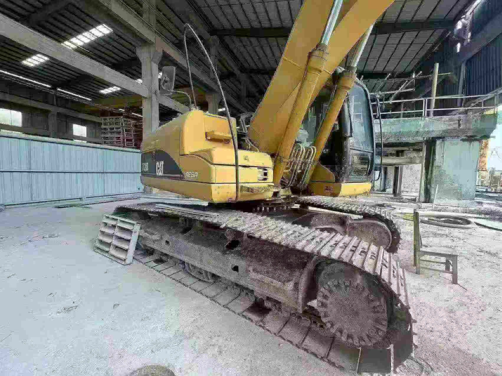 Buy Caterpillar 320D Used Excavator / 1