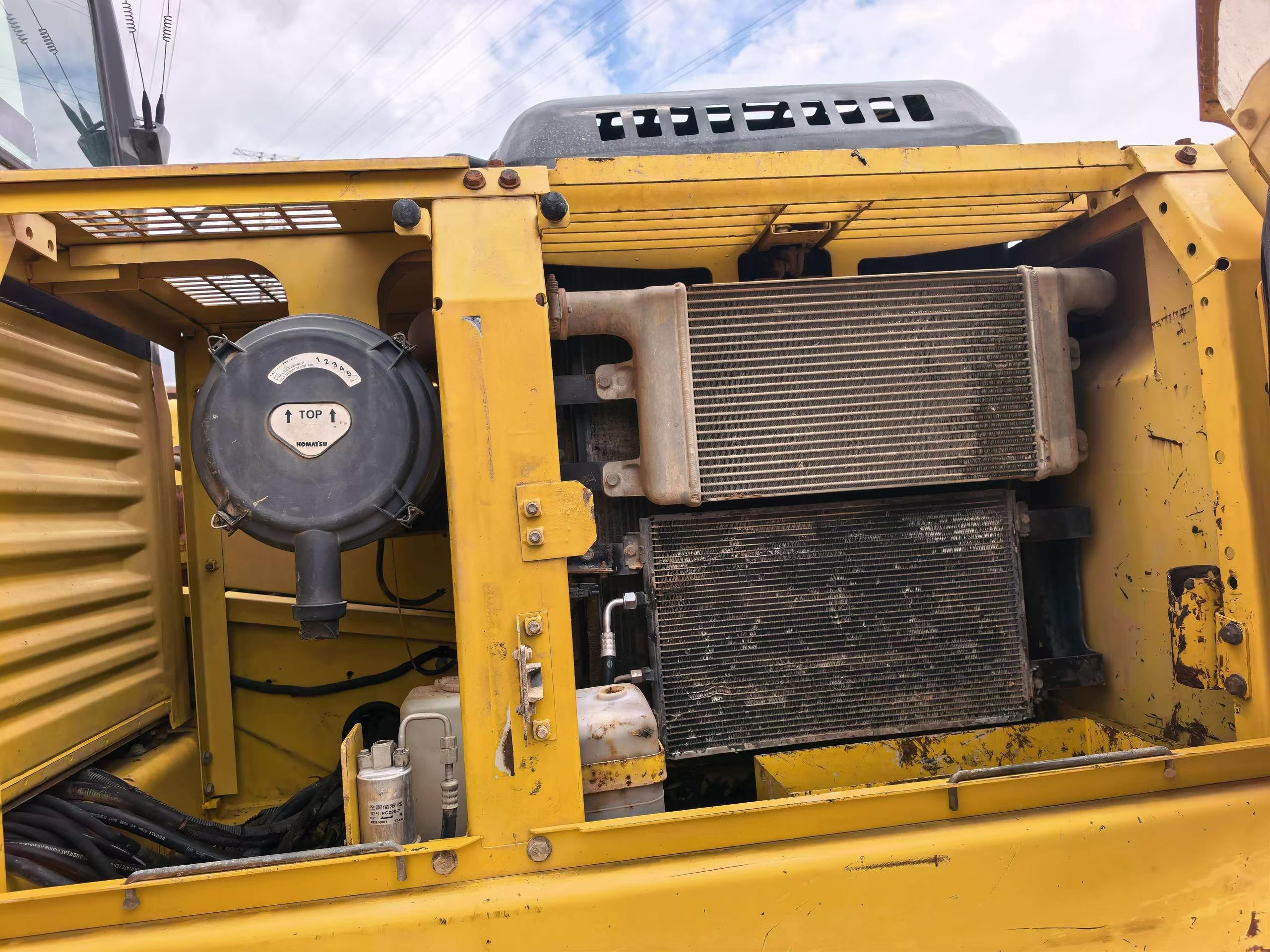 Buy Komatsu PC220-7 Used Excavator / 7