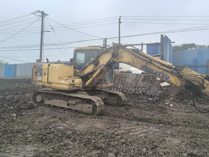 Buy Komatsu PC110-7 Used Excavator / 1