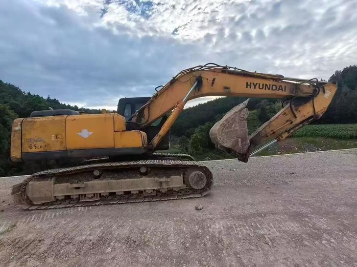 Buy Hyundai R225-7 Used Excavator / 1