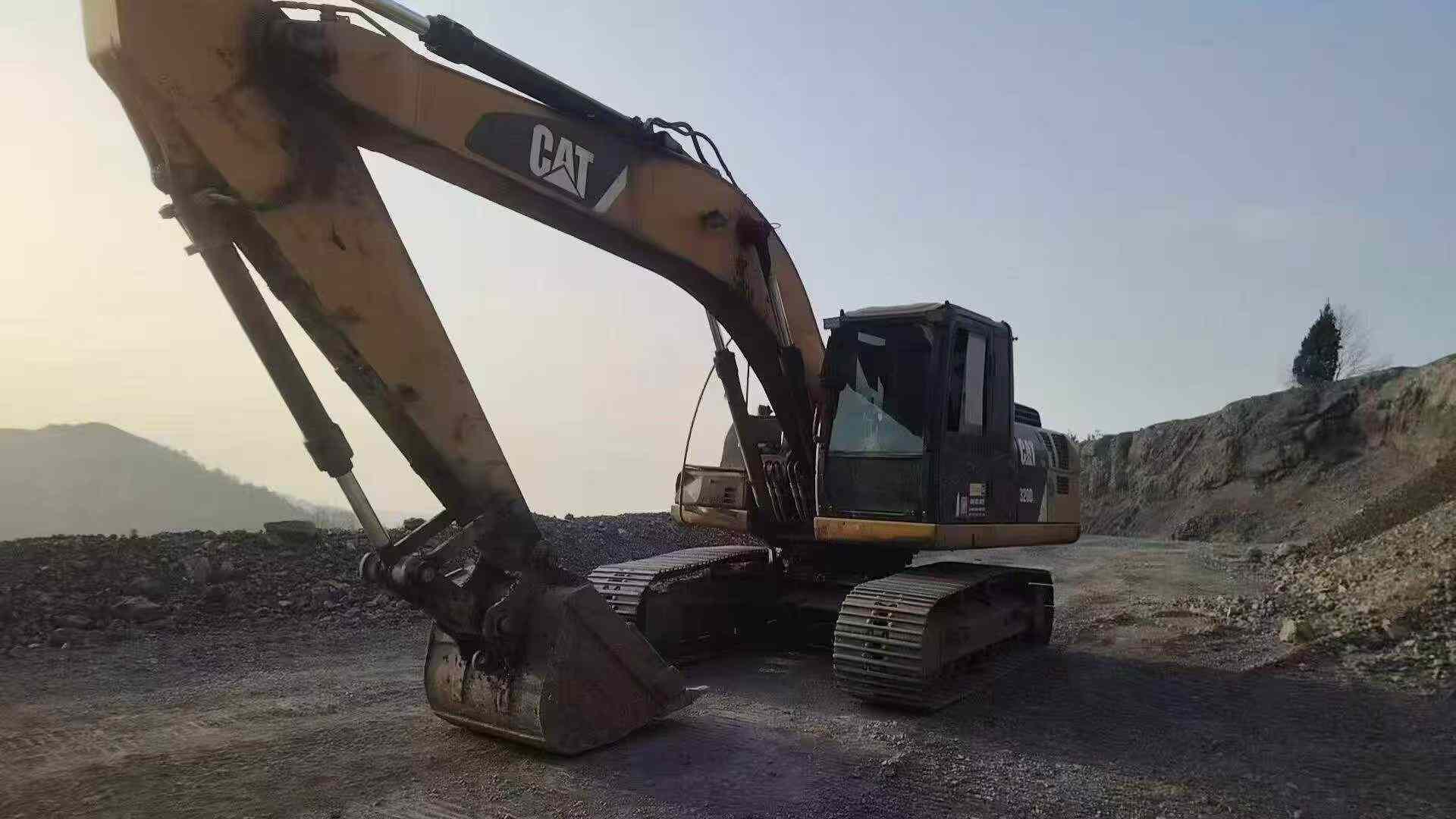 Buy Caterpillar 320A Used Excavator / 4