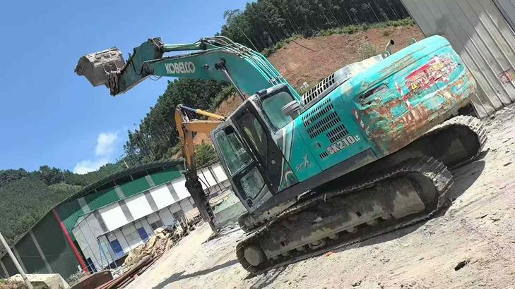 Buy Kato HD820 Used Excavator / 1
