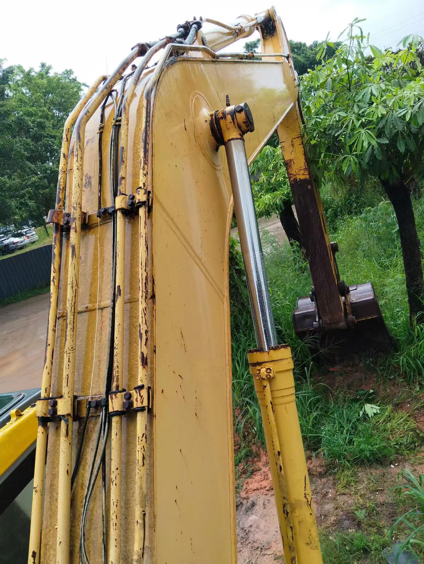 Buy Komatsu PC220-7 Used Excavator / 4