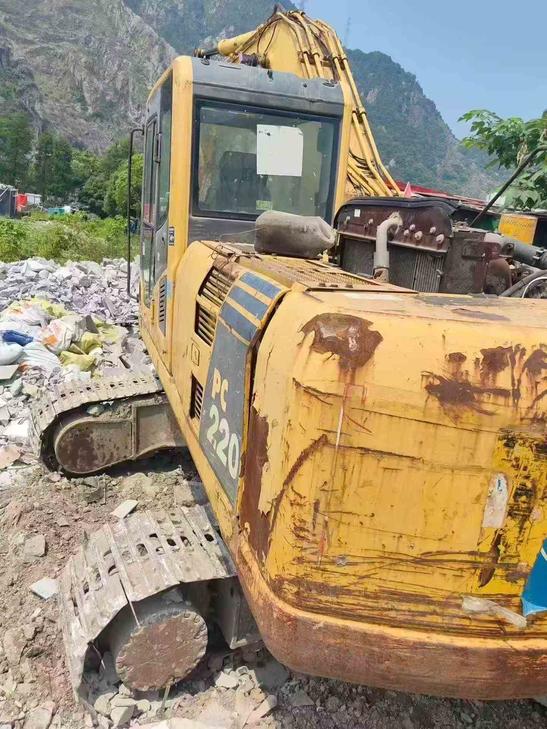 Buy Komatsu PC220-8 Used Excavator / 1