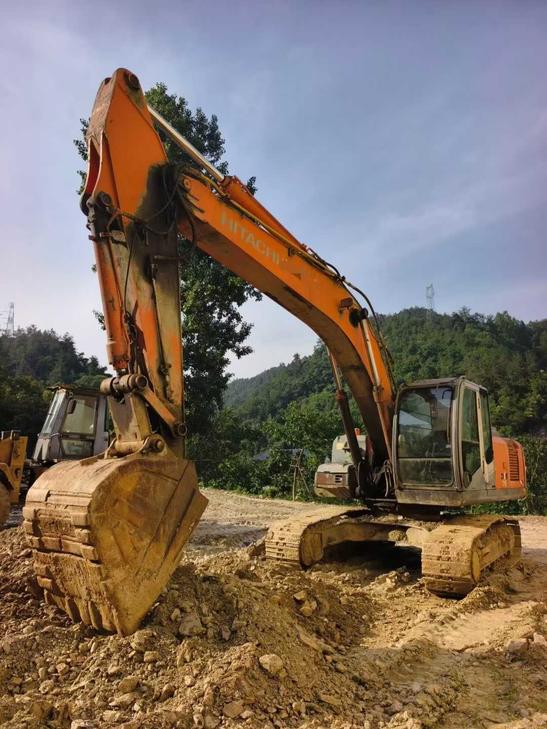 Buy Hitachi EX240-3 Used Excavator / 1