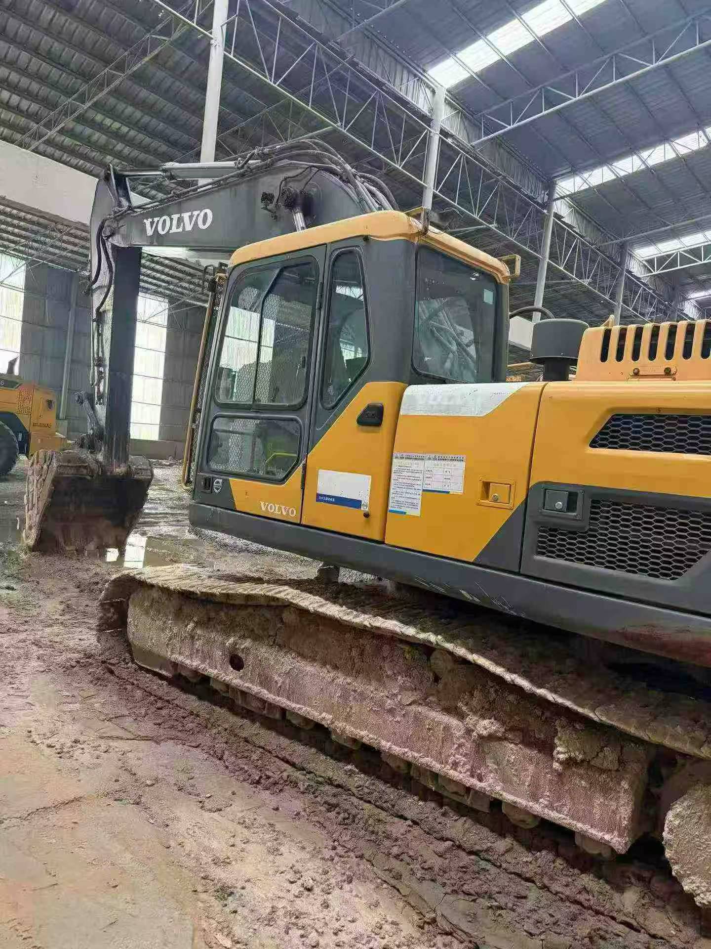 Buy Volvo L250G Used Excavator / 2