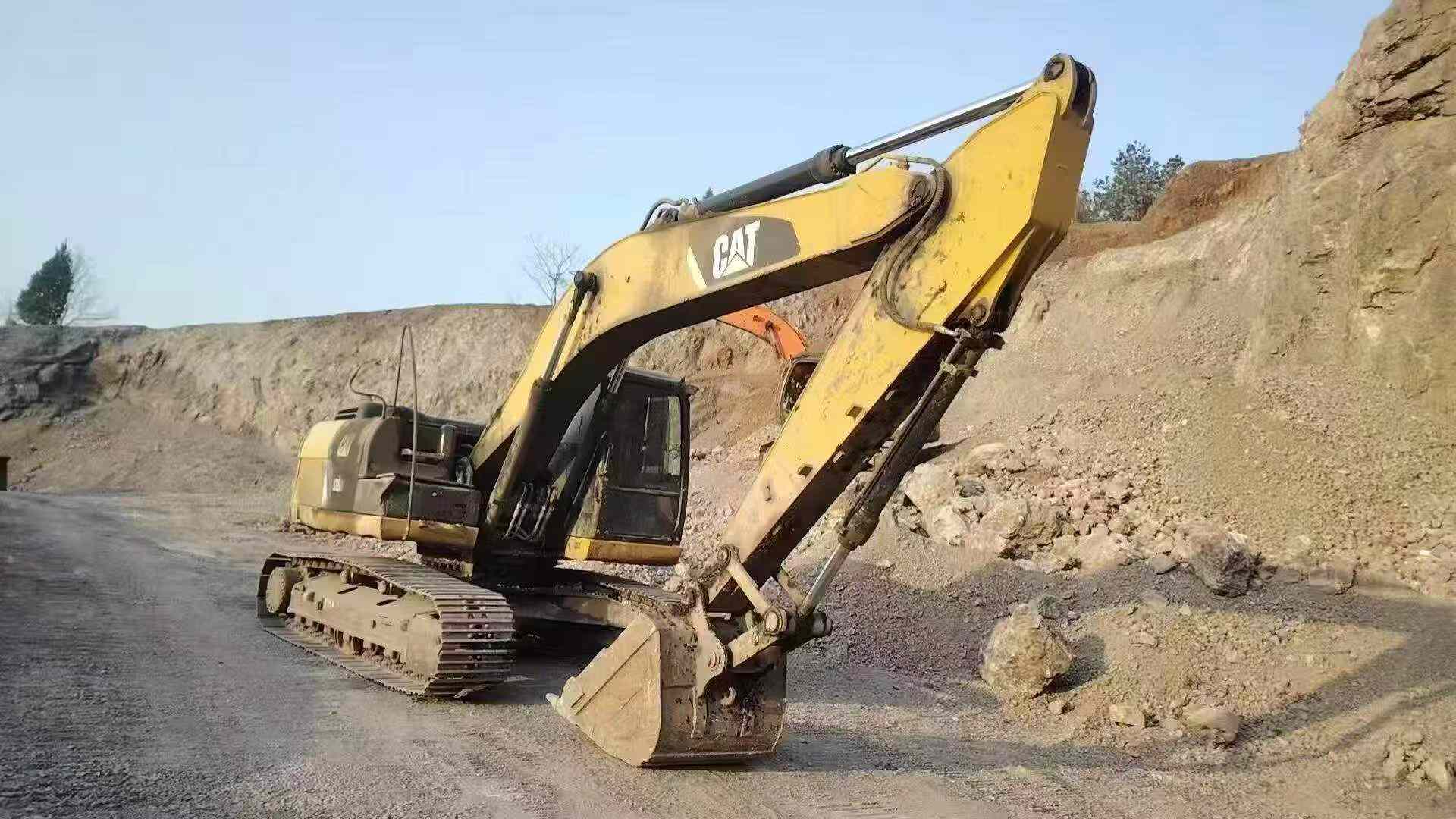 Buy Caterpillar 320A Used Excavator / 5