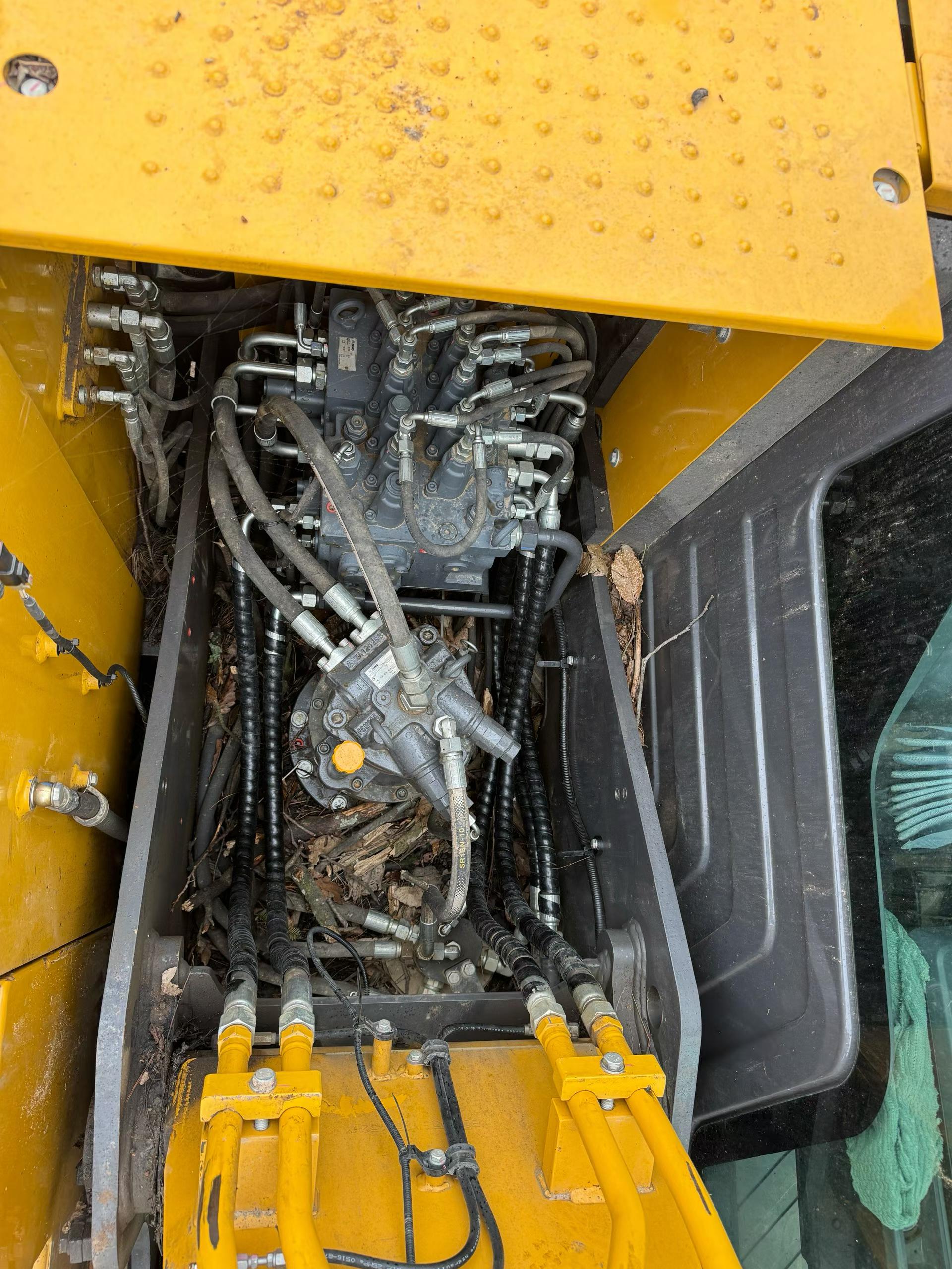 Buy XCMG XE135B Used Excavator / 6