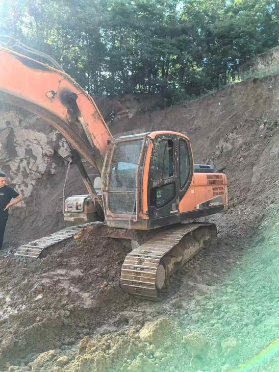 Buy Doosan DH220-3 Used Excavator / 1
